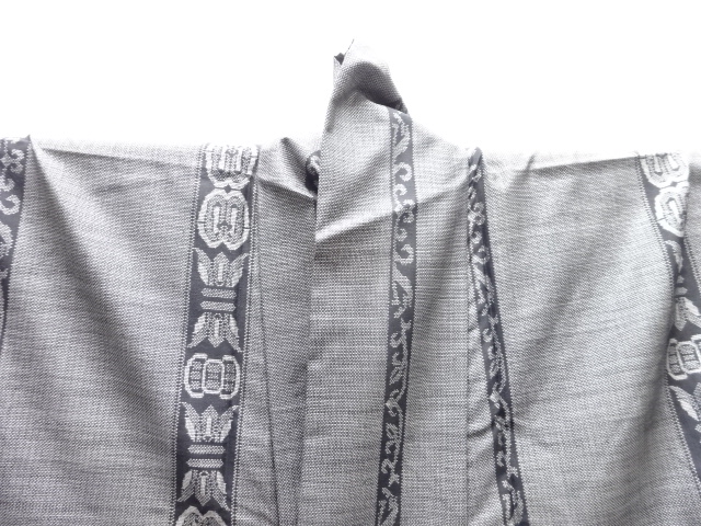  縞に更紗模様織出し本場泥大島紬着物（9マルキ）